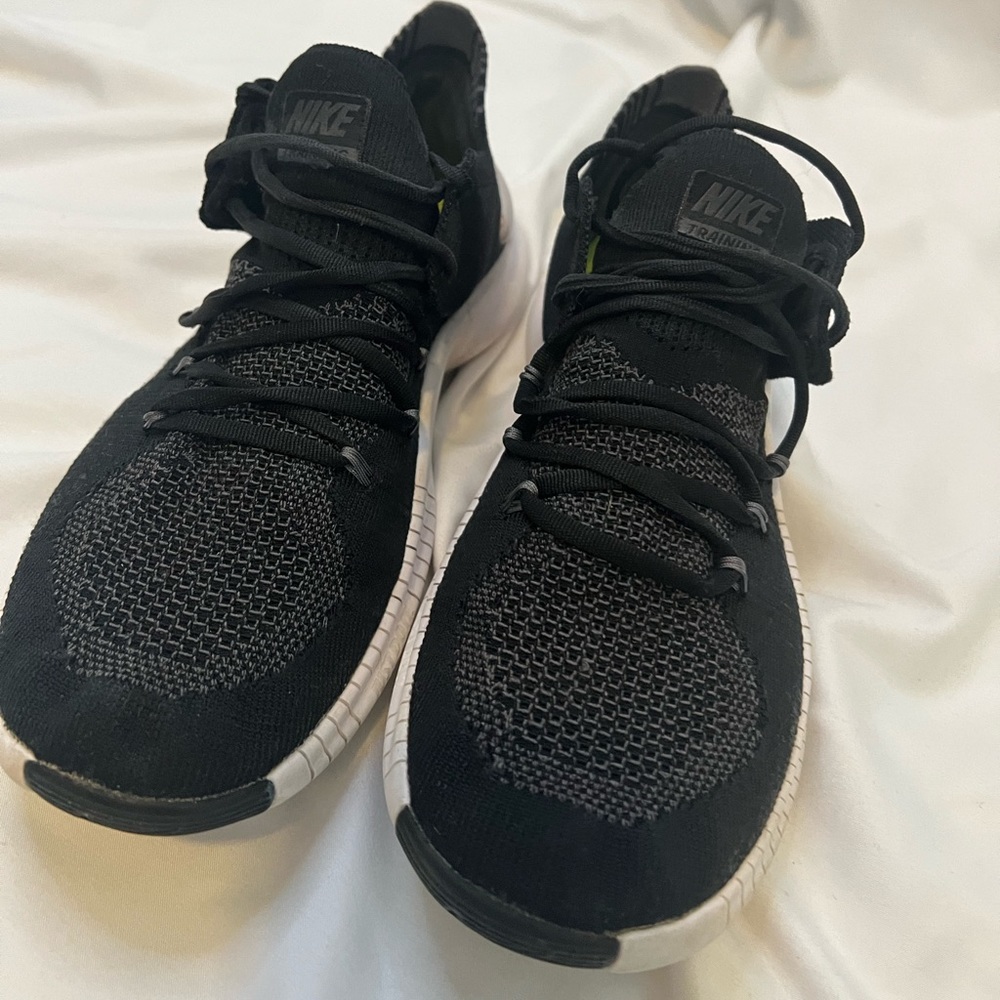 Nike training ✔️ size 7.5 good condition black Flyknit